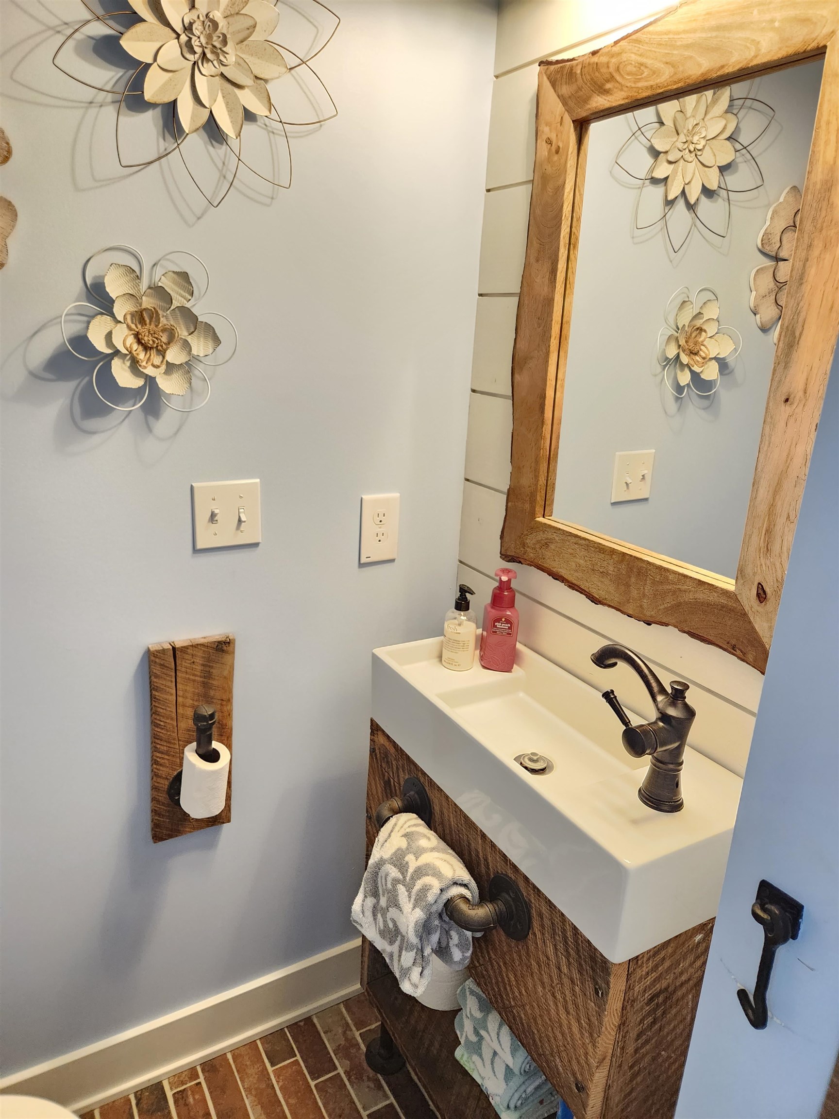 3641 Eckert Road Freeport, MI 49325 - Photo 35 of 98 50107599-34.JPG