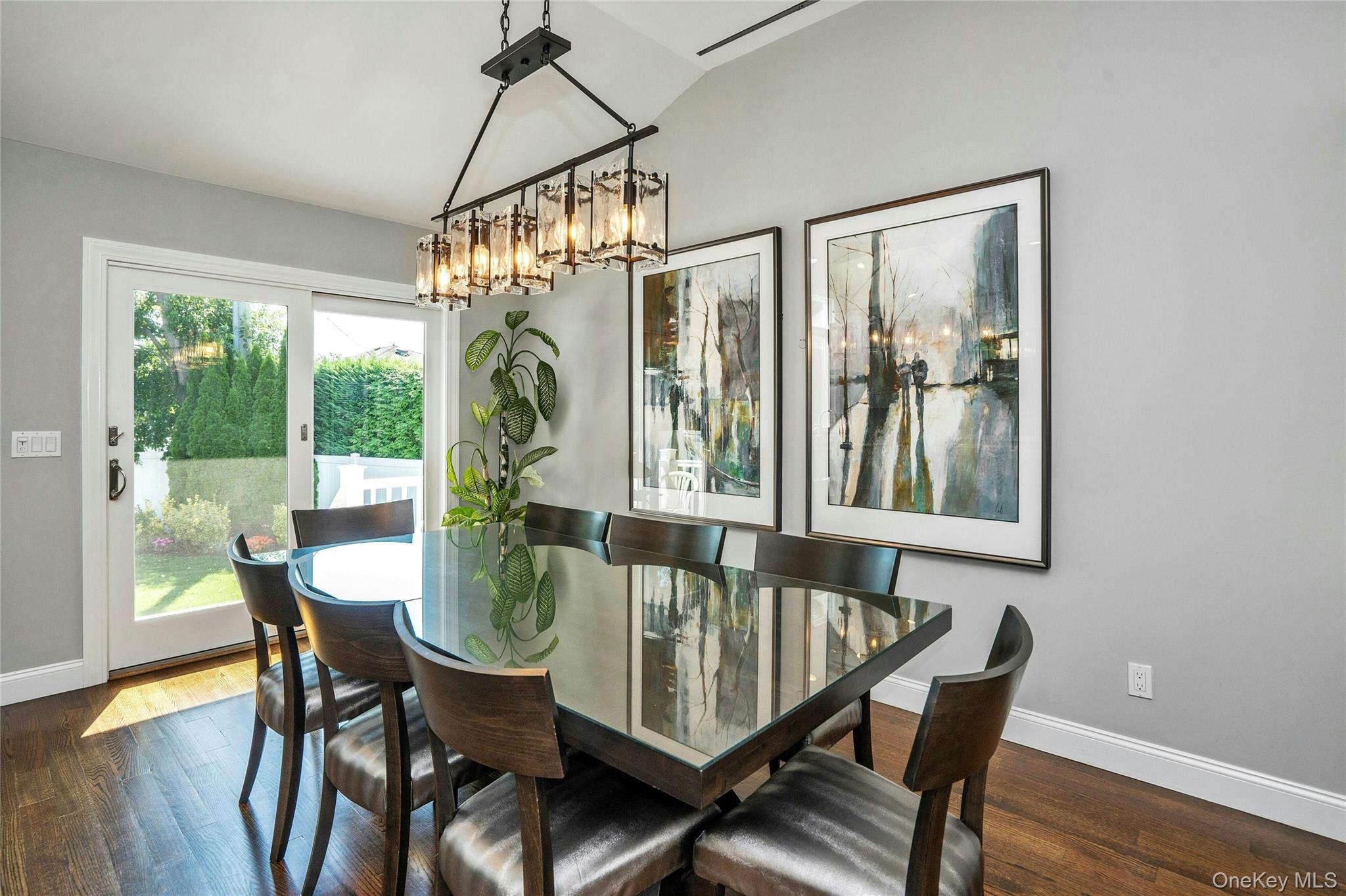 109 Plymouth Road Plainview, NY 11803 - Photo 7 of 25 Gallery Image 7