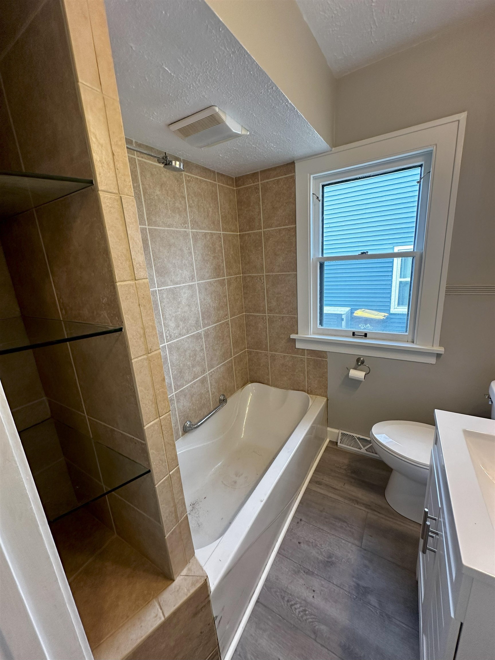 2316 Rural Street Rockford, IL 61107 - Photo 5 of 10 a bathroom with a tub a sink and a toilet