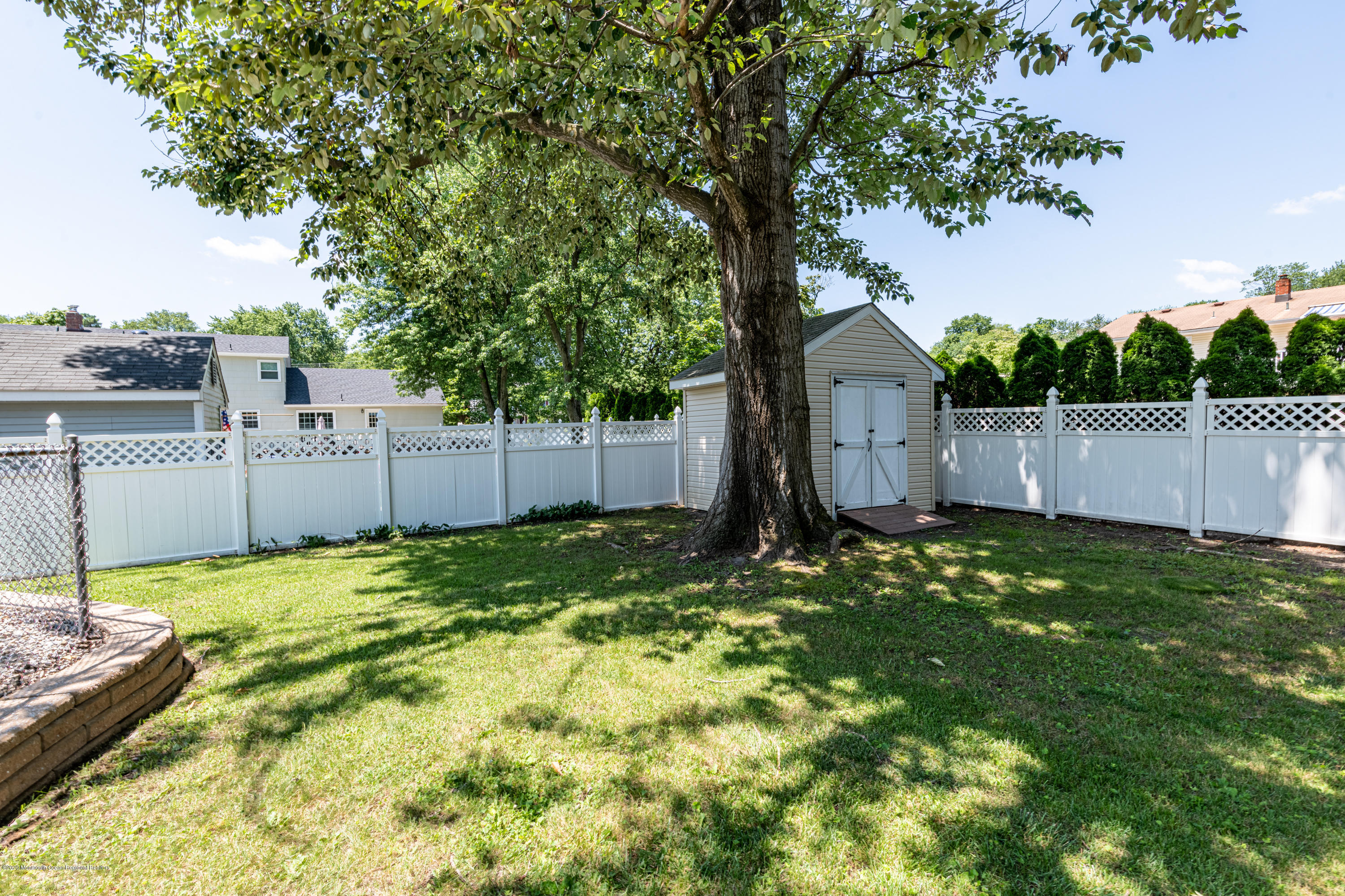 32 South Westfield Road Howell, NJ 07731 - Photo 27 of 28 a backyard of a house