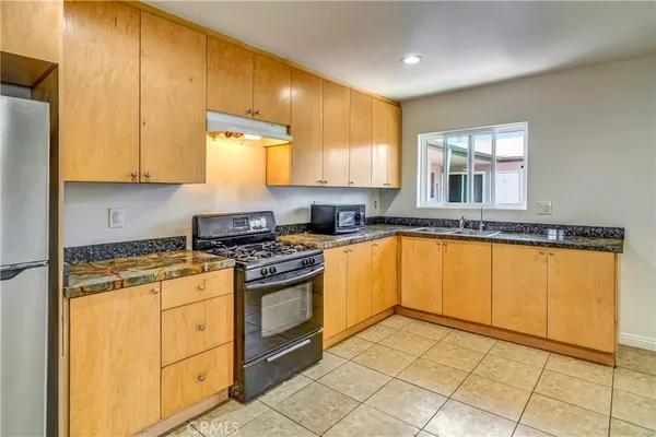 $1,800 | 6735 Elmer Avenue, Unit 19, North Hollywood, CA 91606