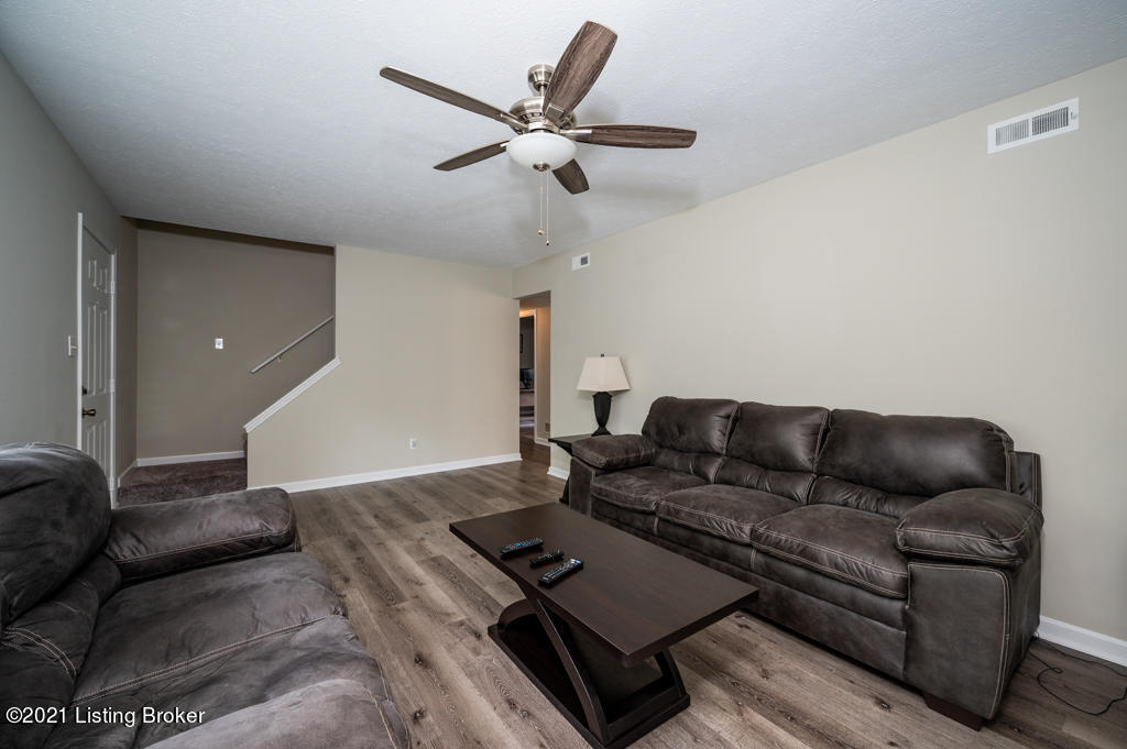 9309 Gutenberg Road Louisville, KY 40291 - Photo 7 of 43 DN2_3446