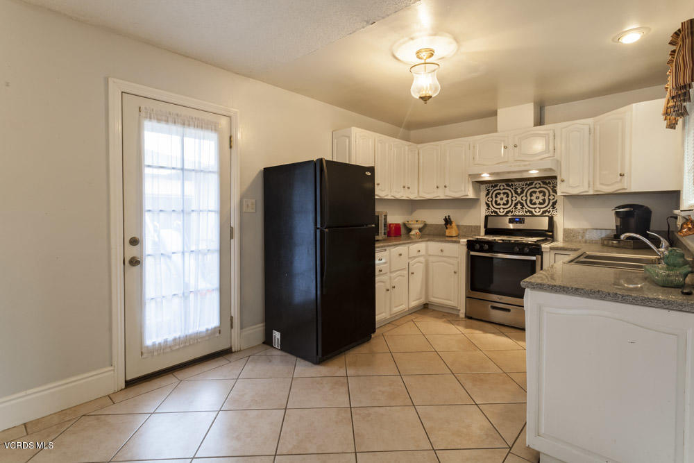 4249 Helene Street Simi Valley, CA 93063 - Photo 3 of 15 Helene_Low-7