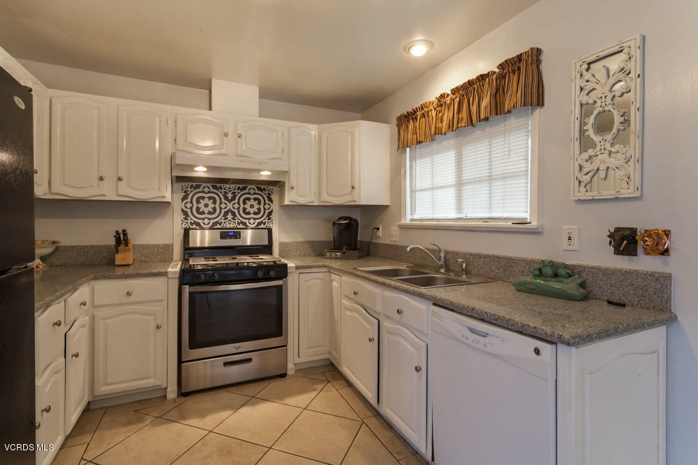 4249 Helene Street Simi Valley, CA 93063 - Photo 4 of 15 Helene_Low-8