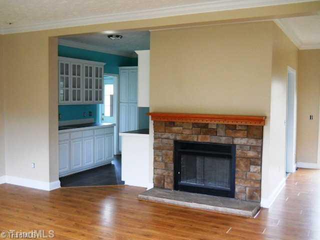 499 Moser Road King, NC 27021 - Photo 3 of 15 Living Room.