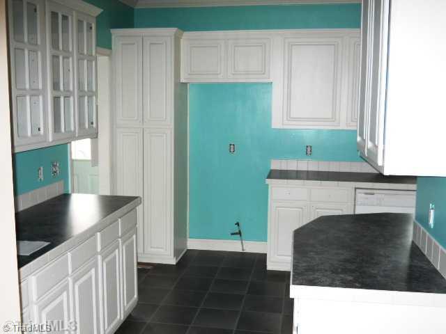 499 Moser Road King, NC 27021 - Photo 5 of 15 Kitchen.