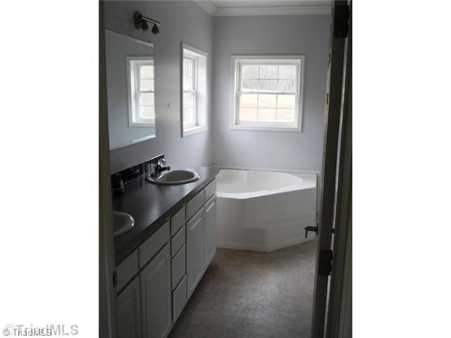 499 Moser Road King, NC 27021 - Photo 9 of 15 Master Bath/Spa.