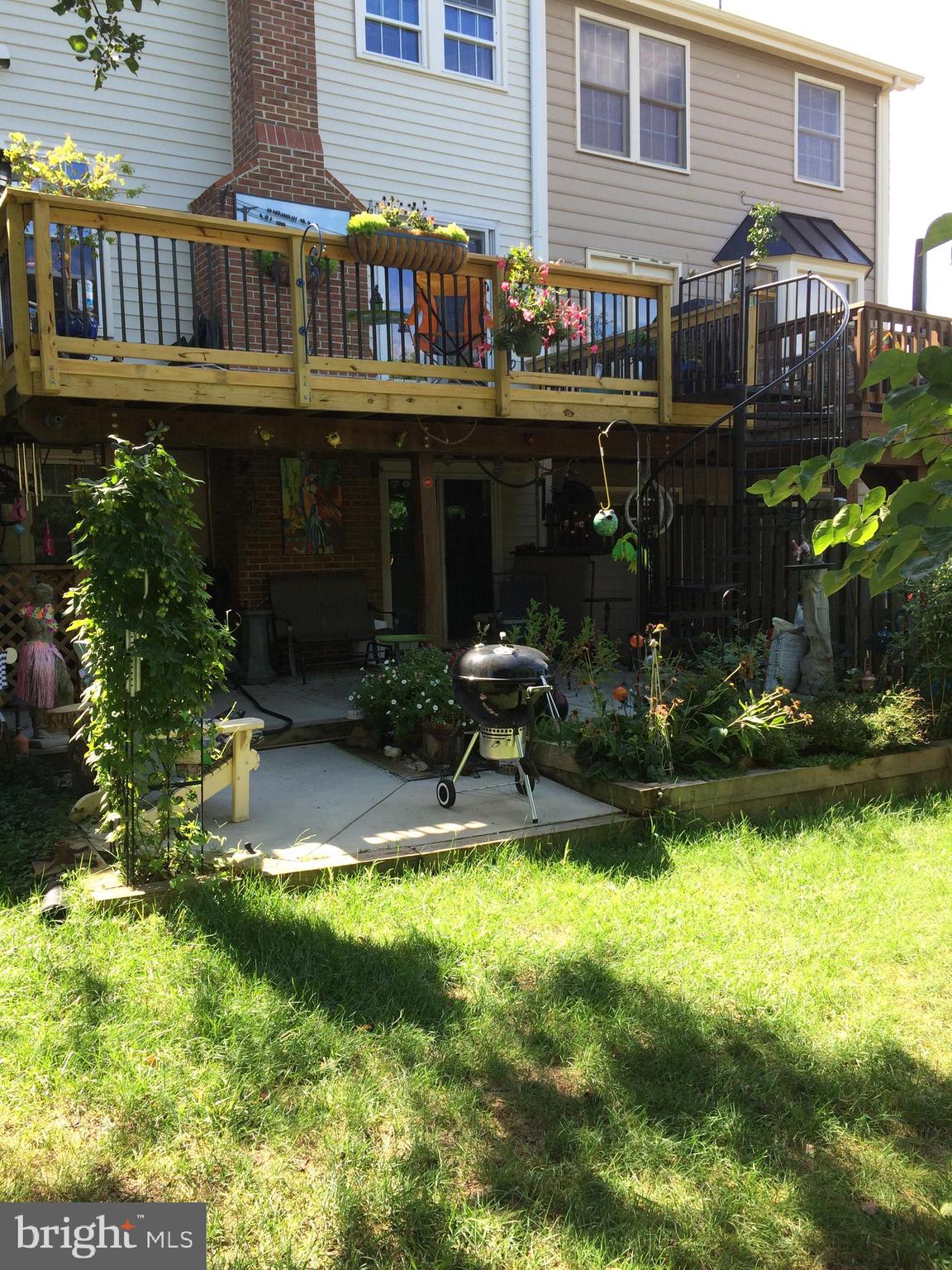 43535 Postrail Square Ashburn, VA 20147 - Photo 37 of 47 Back yard in full summer bloom