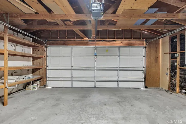 a view of yard with trees