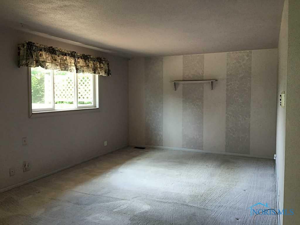 2348 Timberlawn Road Toledo, OH 43614 - Photo 14 of 20 Master Bedroom.