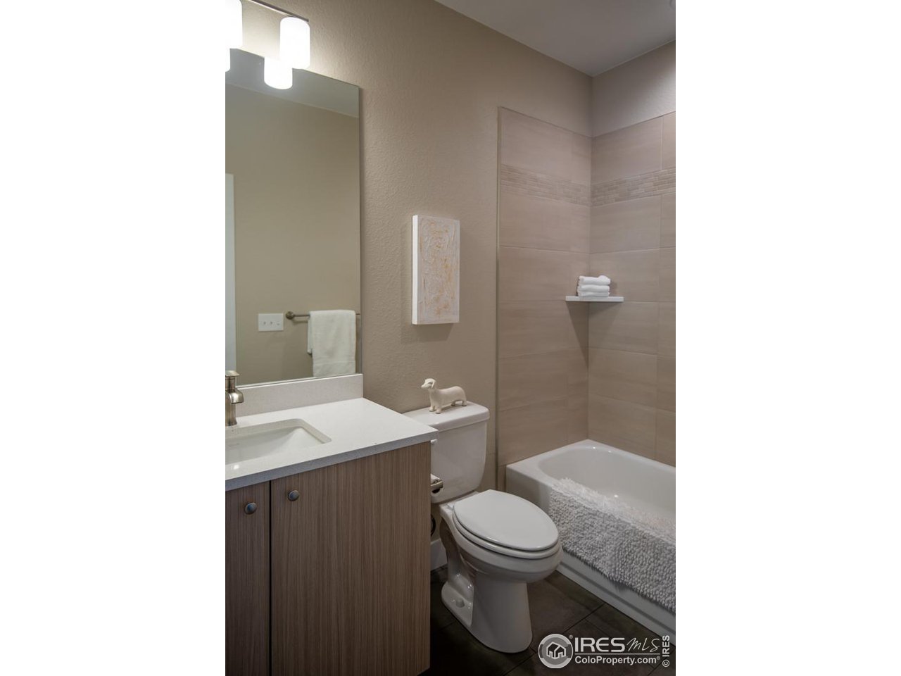 1530 South Terry Street Longmont, CO 80501 - Photo 18 of 21 a bathroom with a toilet a sink and a bathtub