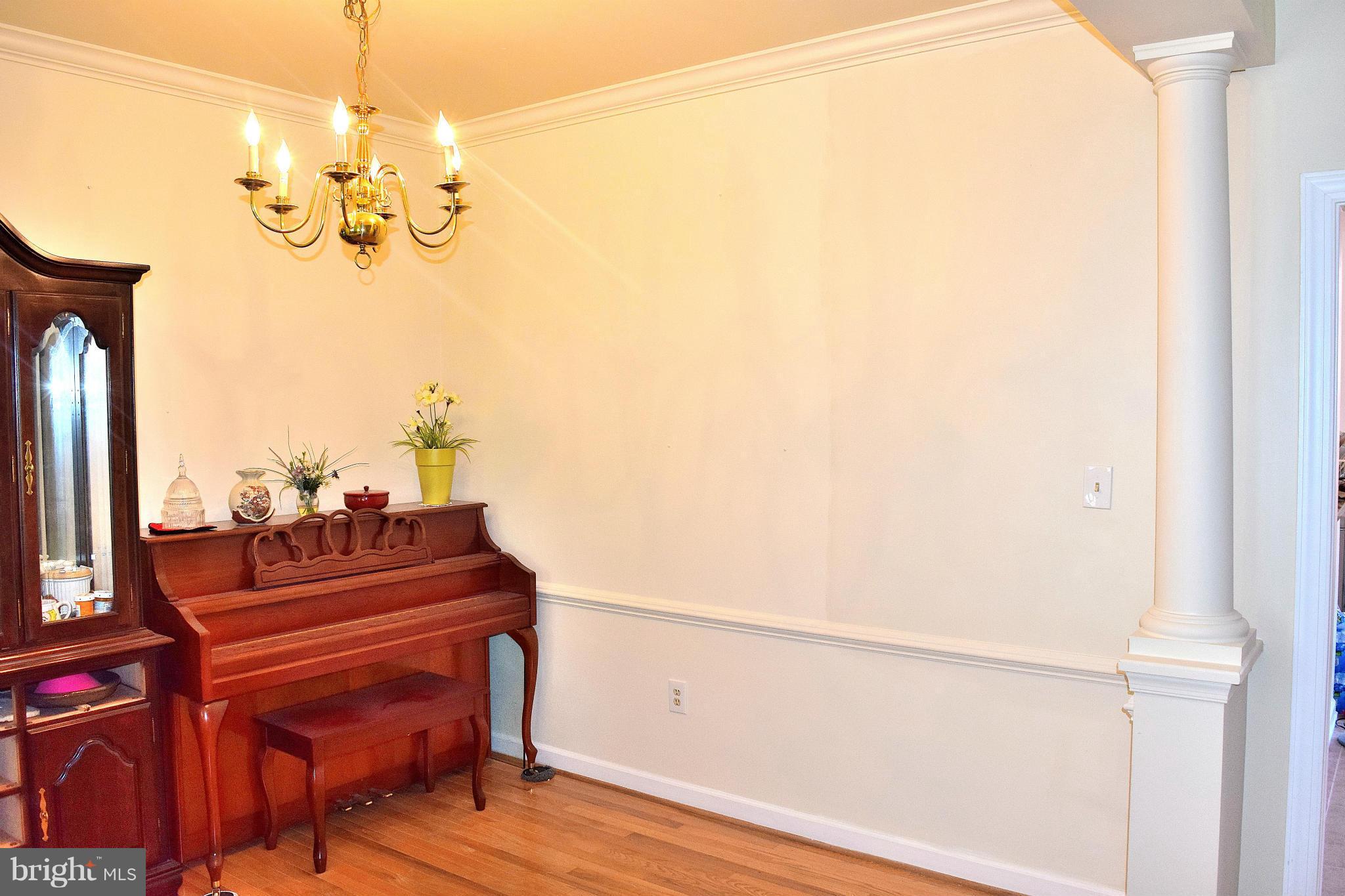 2123 Wagon Trail Place Silver Spring, MD 20906 - Photo 5 of 30 Living Room