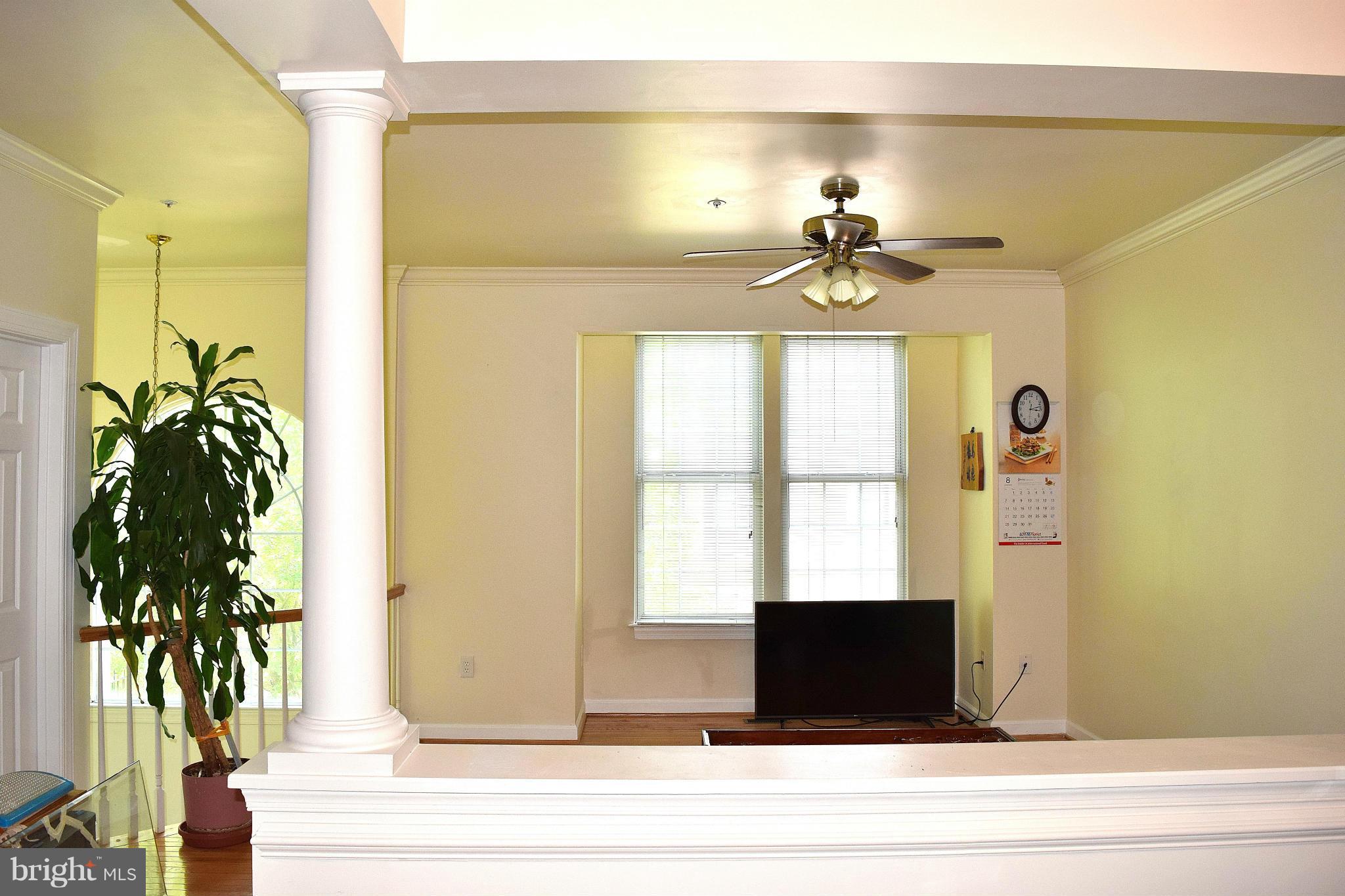 2123 Wagon Trail Place Silver Spring, MD 20906 - Photo 7 of 30 Living Room