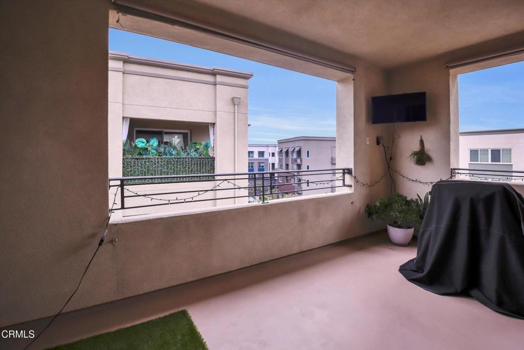 2820 Wagon Wheel Road, Unit 403 Oxnard, CA 93036 - Photo 8 of 35 a room with furniture and a potted plant