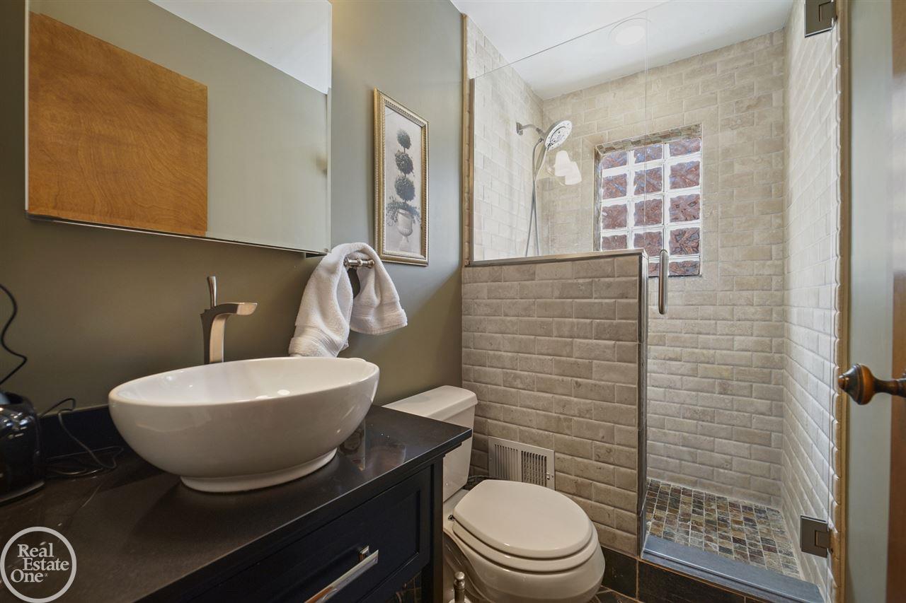 275 Moran Road Grosse Pointe, MI 48236 - Photo 32 of 43 50036996-31.JPG
