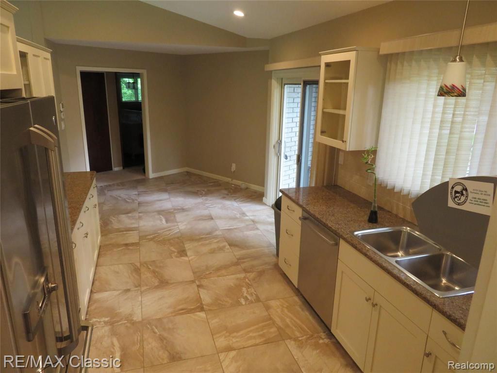 758 Ironstone Drive Rochester Hills, MI 48309 - Photo 10 of 56