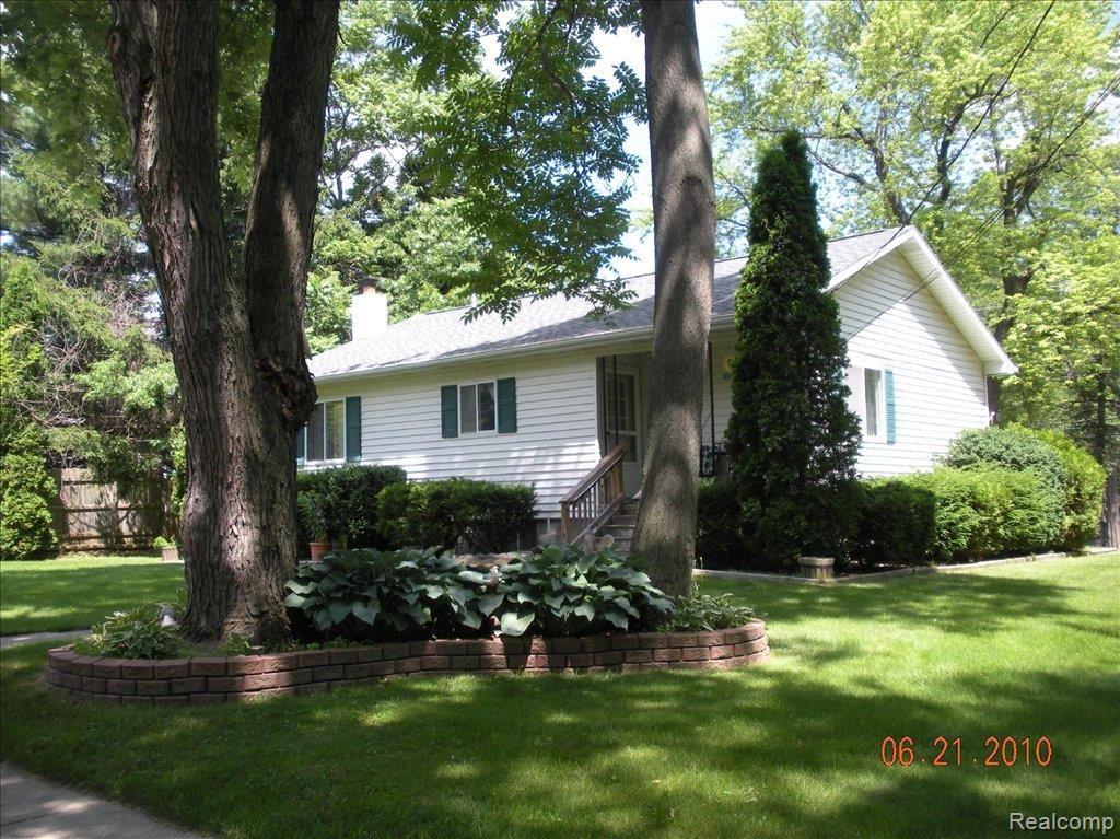 239 Heights Road Lake Orion, MI 48362 - Photo 2 of 21 JACK 002.jpg