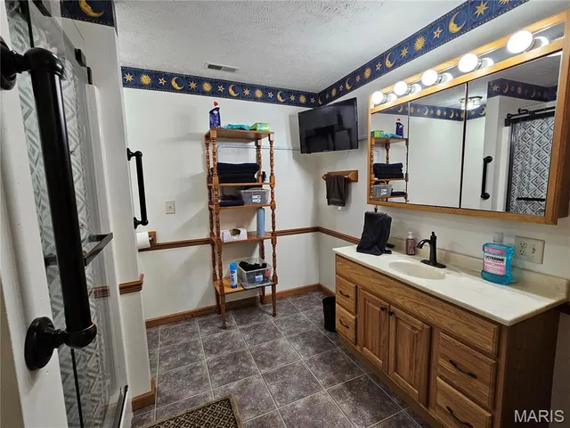 $140,000 | 103 East Broad Street, Raymond, IL 62560