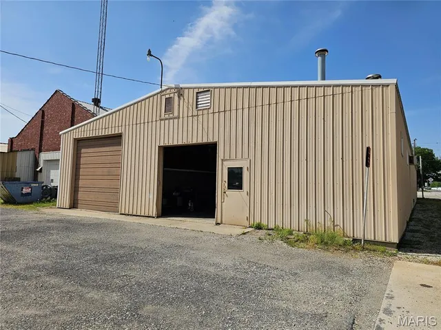 $140,000 | 103 East Broad Street, Raymond, IL 62560