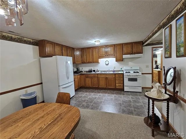 $140,000 | 103 East Broad Street, Raymond, IL 62560