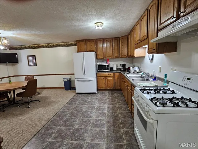 $140,000 | 103 East Broad Street, Raymond, IL 62560