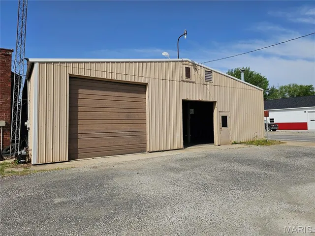 $140,000 | 103 East Broad Street, Raymond, IL 62560