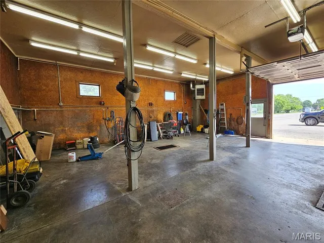 $140,000 | 103 East Broad Street, Raymond, IL 62560