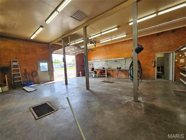 $140,000 | 103 East Broad Street, Raymond, IL 62560