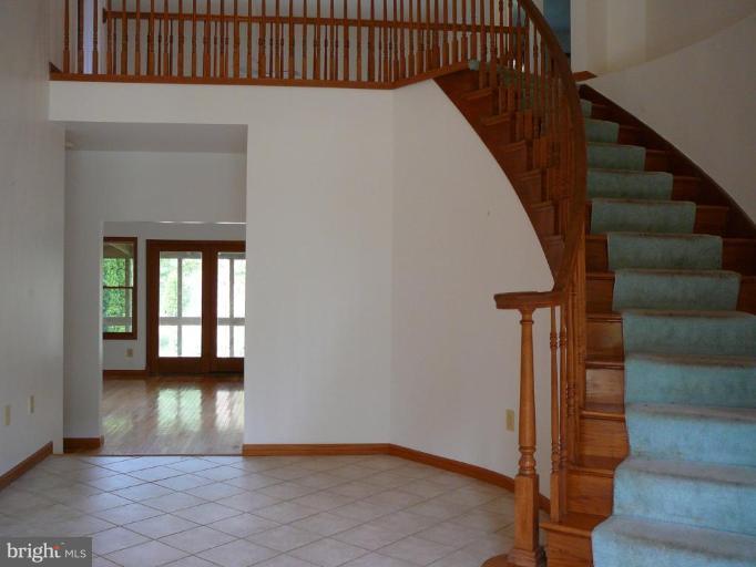 12507 Marlow Road Fulton, MD 20759 - Photo 2 of 13 Entrance / Foyer