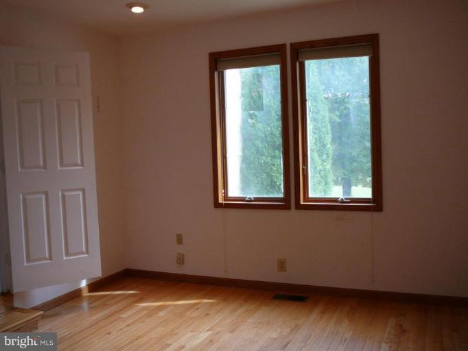 12507 Marlow Road Fulton, MD 20759 - Photo 4 of 13 Den