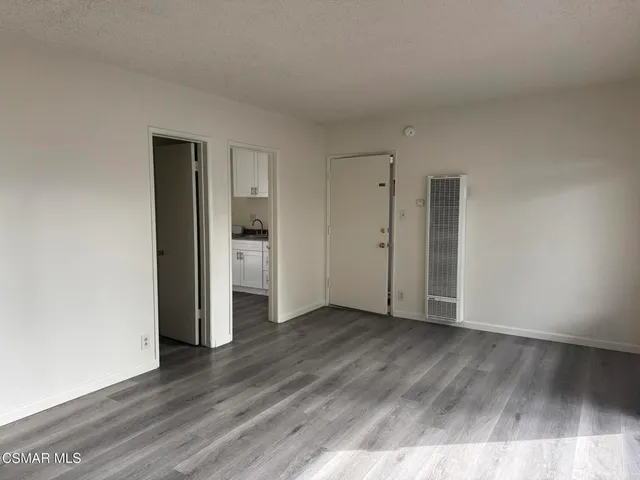 $1,800 | 13507 Victory Boulevard, Unit 11, Van Nuys, CA 91401