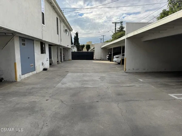 $1,500 | 13507 Victory Boulevard, Unit 11, Van Nuys, CA 91401