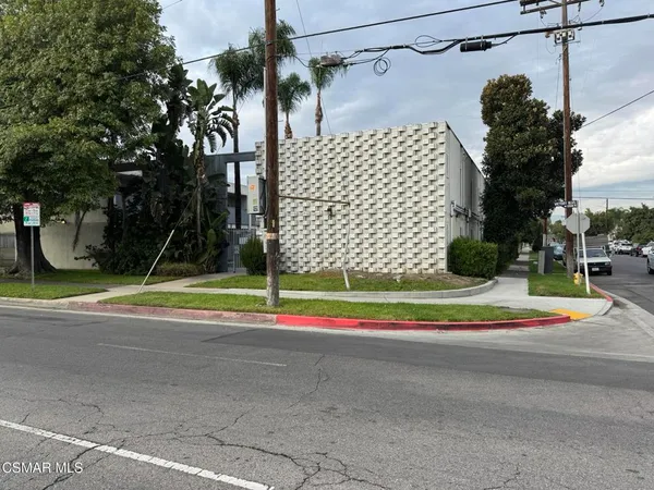 $1,500 | 13507 Victory Boulevard, Unit 11, Van Nuys, CA 91401