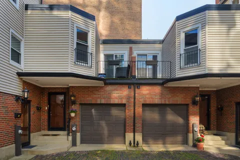 $849,900 | 492 West Belmont Avenue, Chicago, IL 60657
