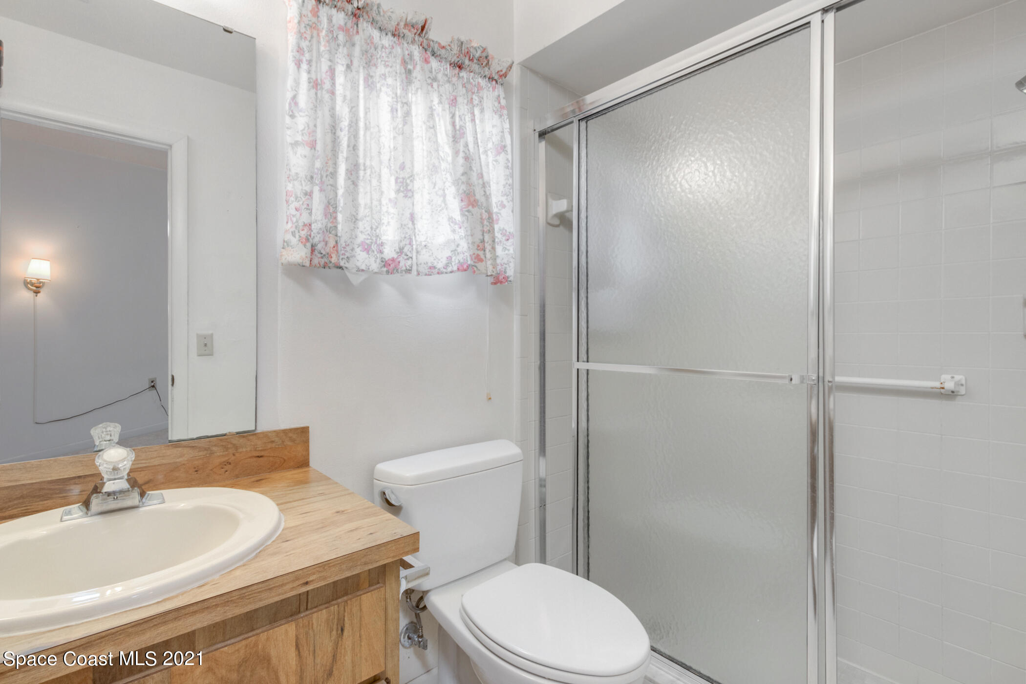 1627 West Shores Road Melbourne, FL 32935 - Photo 13 of 26 Master bathroom