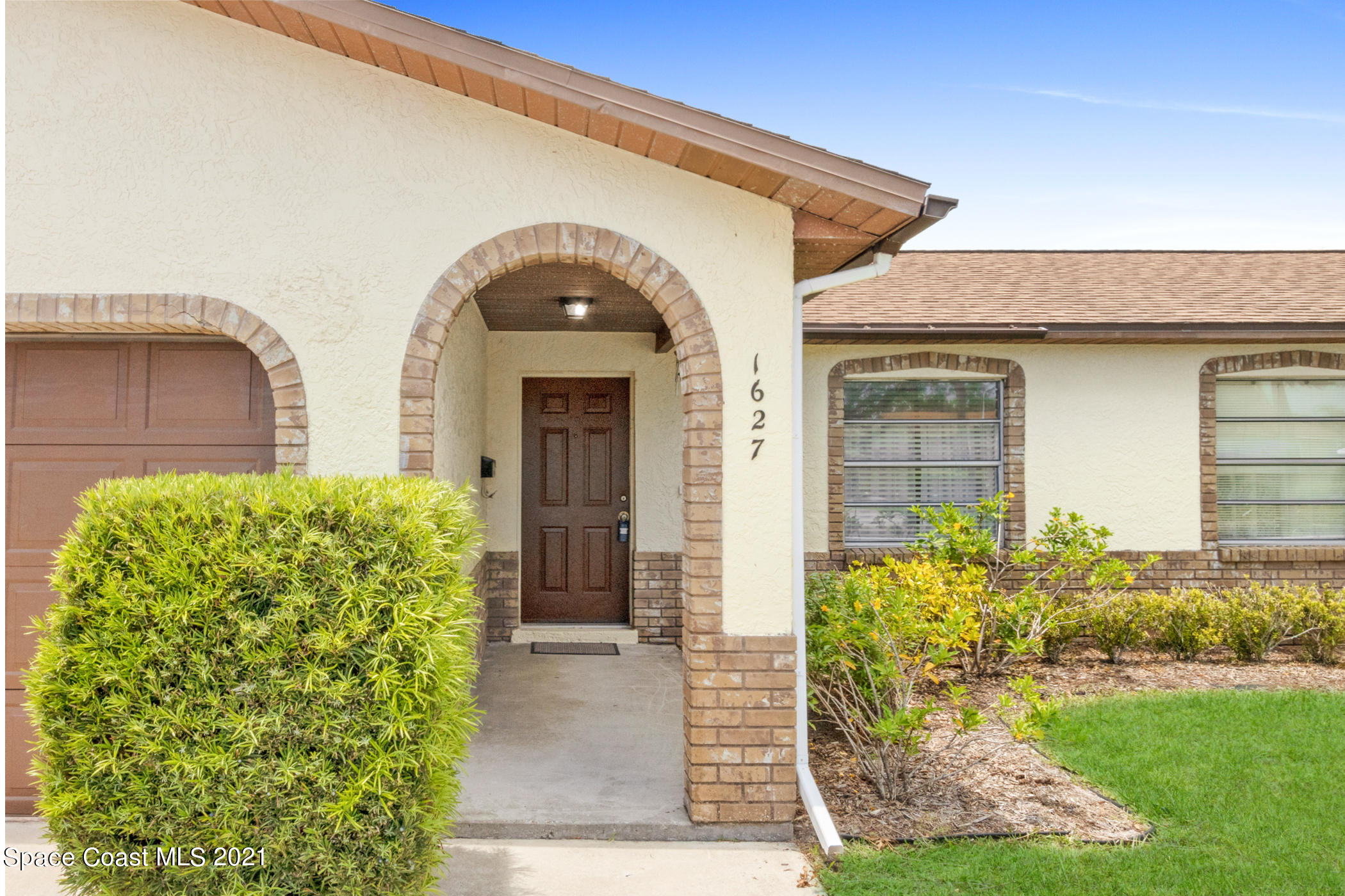 1627 West Shores Road Melbourne, FL 32935 - Photo 4 of 26 Welcome home!