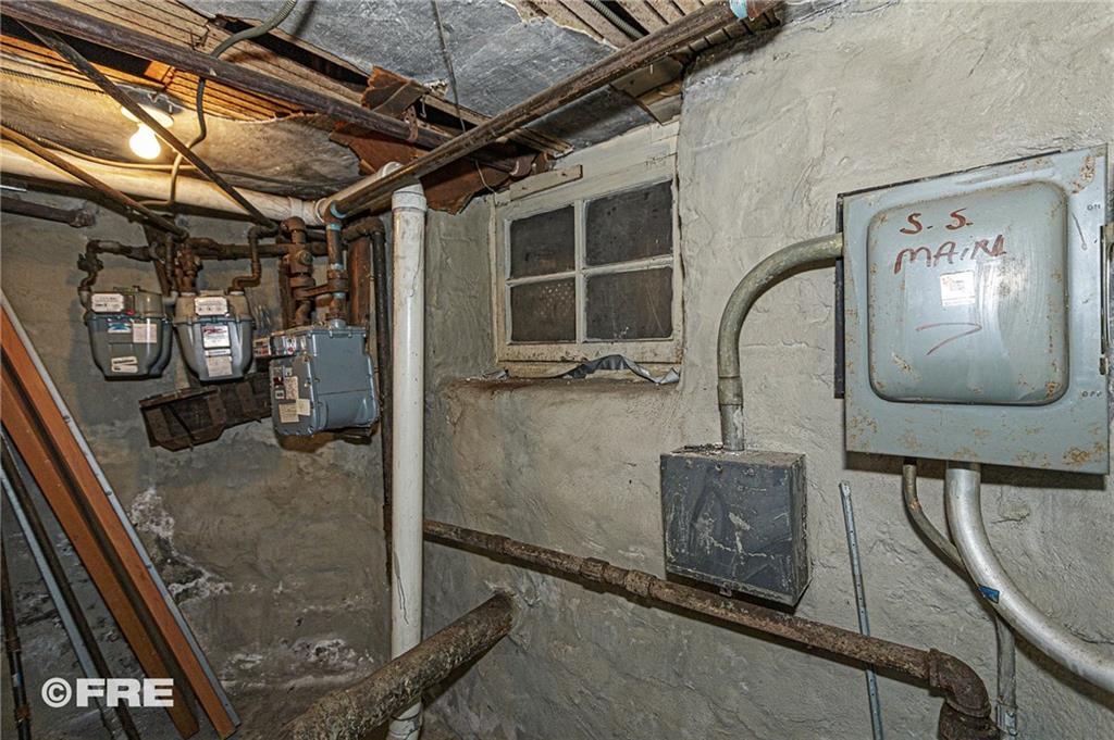 479 East 8th Street Brooklyn, NY 11218 - Photo 14 of 15 a view of living room