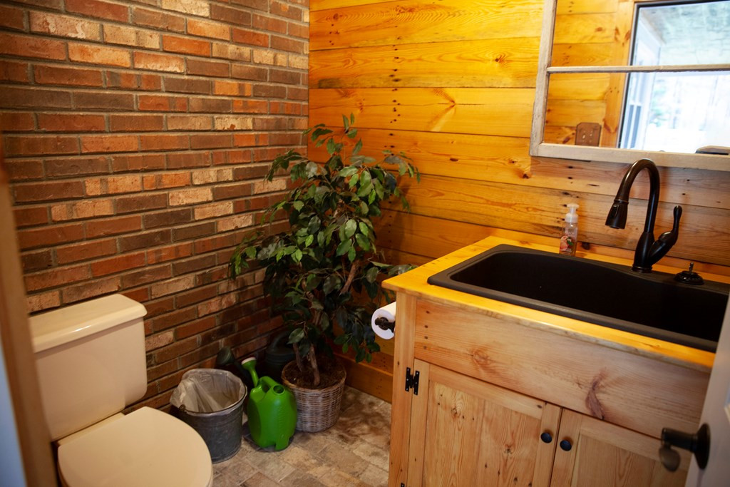 3767 Keg Pointe Road Appling, GA 30802 - Photo 54 of 62 OUTDOOR BATHROOM