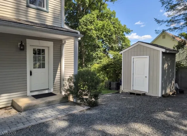 $2,800 | 37 East Oak Street, Bernards, NJ 07920