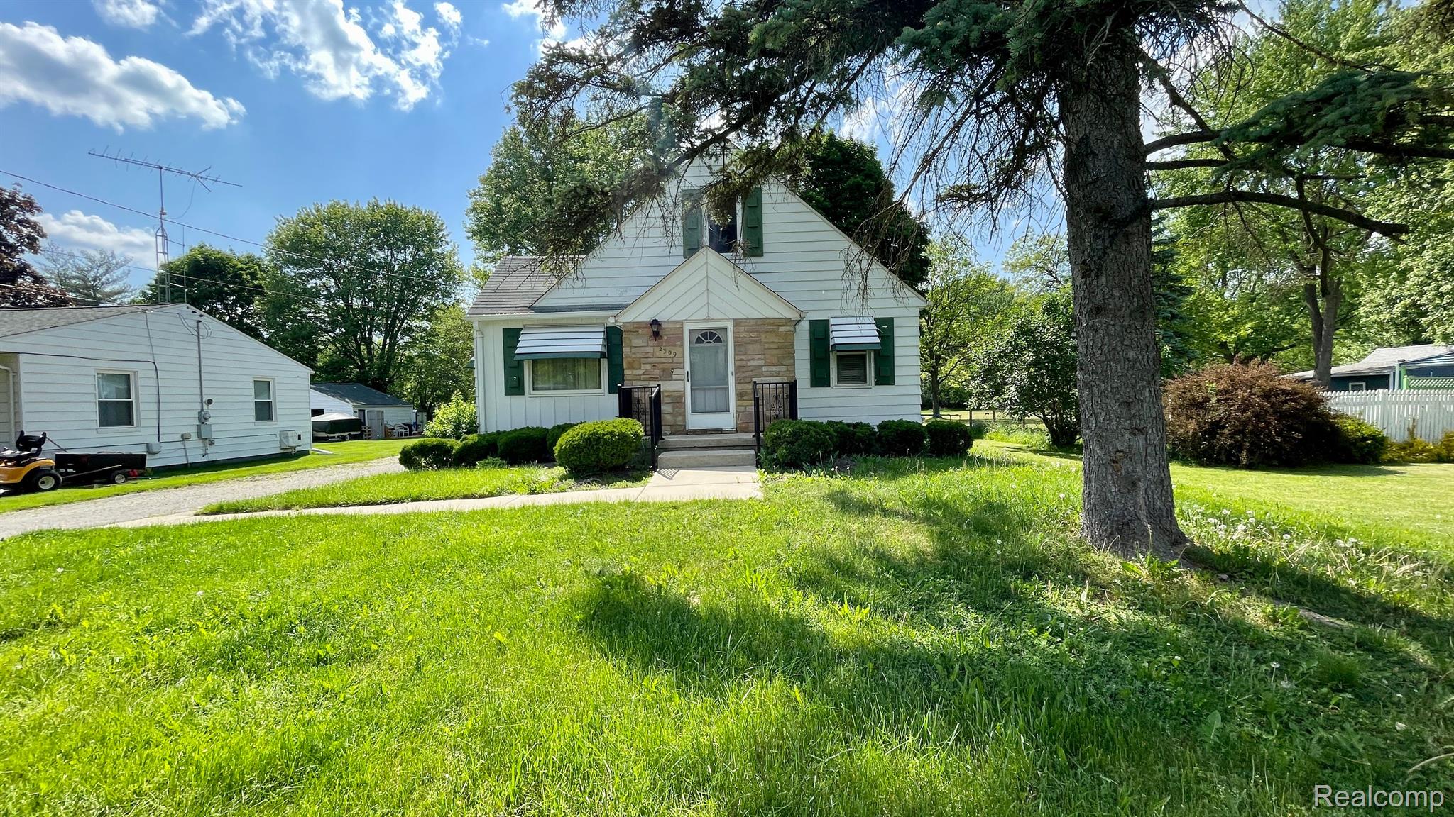 2309 Covert Road Burton, MI 48509 - Photo 30 of 31 Gallery Image 30