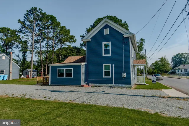 front view of house with a yard