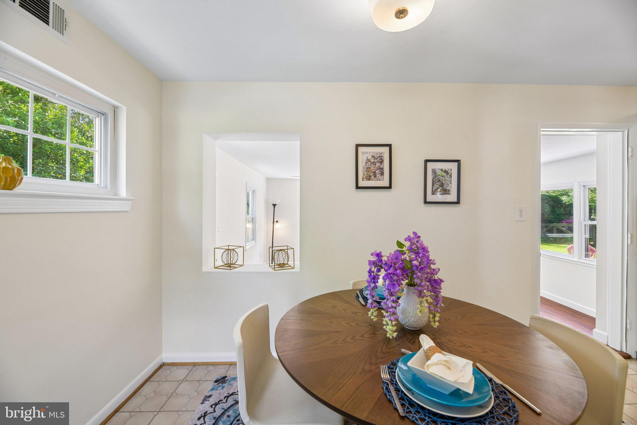 31 South Edison Street Arlington, VA 22204 - Photo 19 of 60 a view of a dining room with furniture and wooden floor