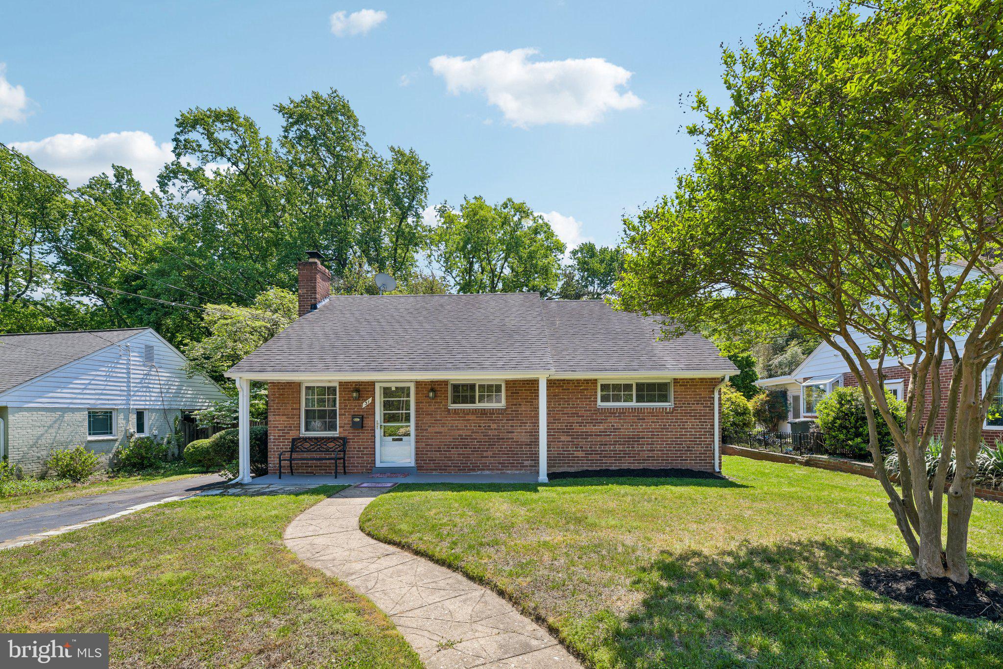 31 South Edison Street Arlington, VA 22204 - Photo 2 of 60 a front view of a house with a garden and yard