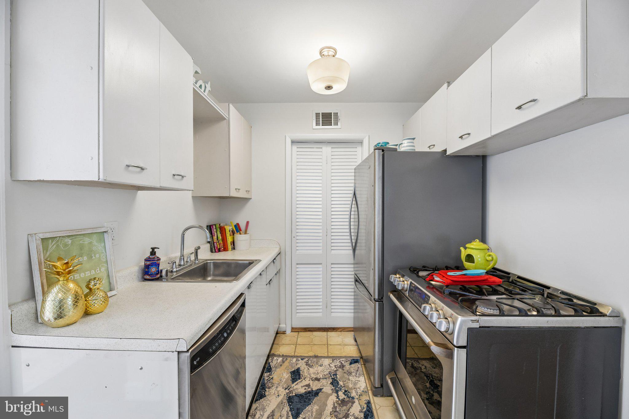31 South Edison Street Arlington, VA 22204 - Photo 22 of 60 a kitchen with refrigerator and cabinets