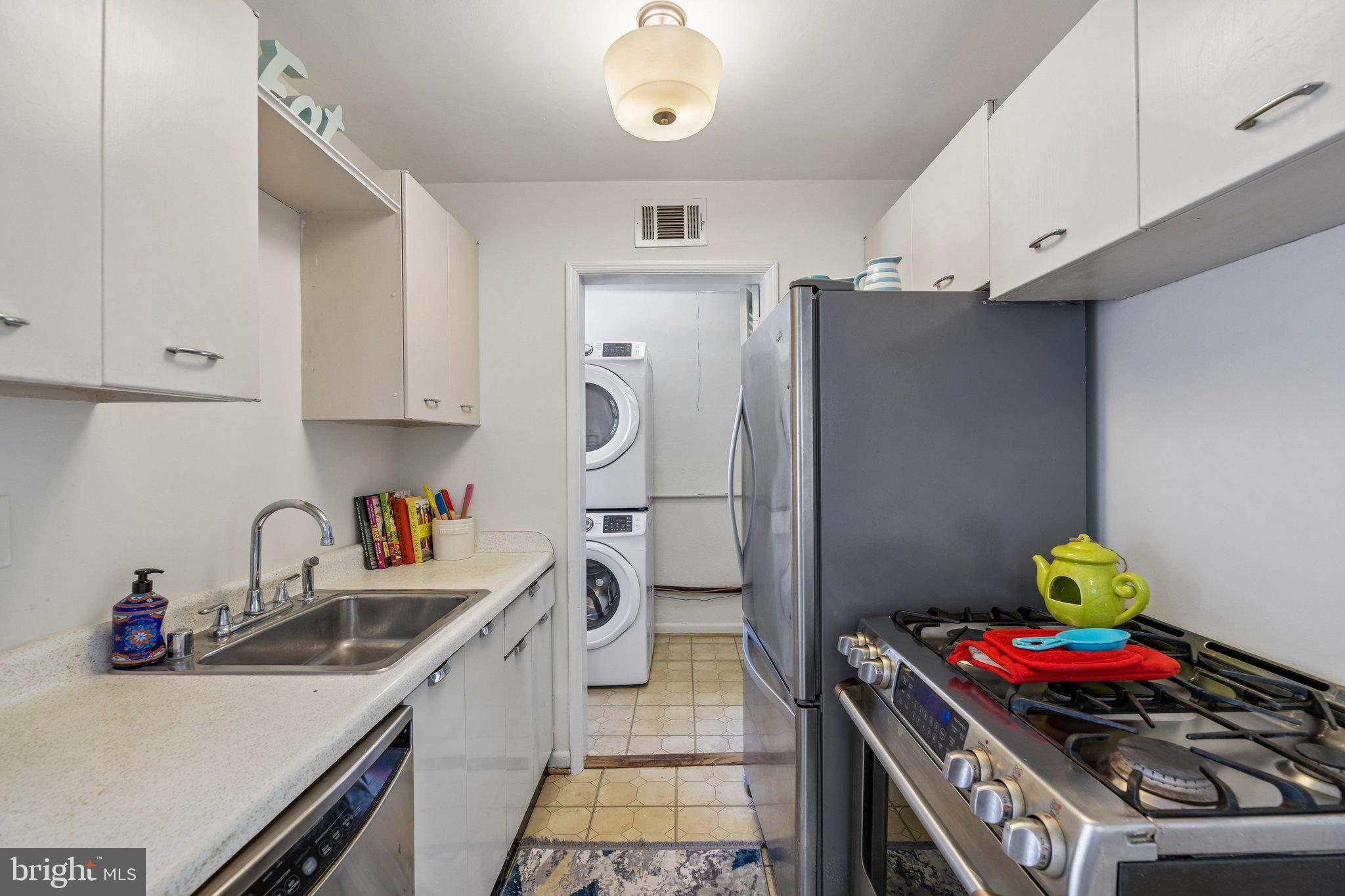 31 South Edison Street Arlington, VA 22204 - Photo 27 of 60 a kitchen with a stove and a refrigerator