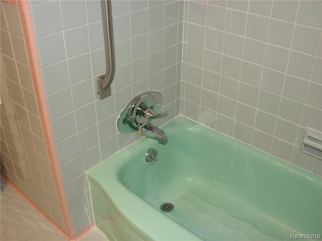 24720 Ridgedale Street Oak Park, MI 48237 - Photo 15 of 31