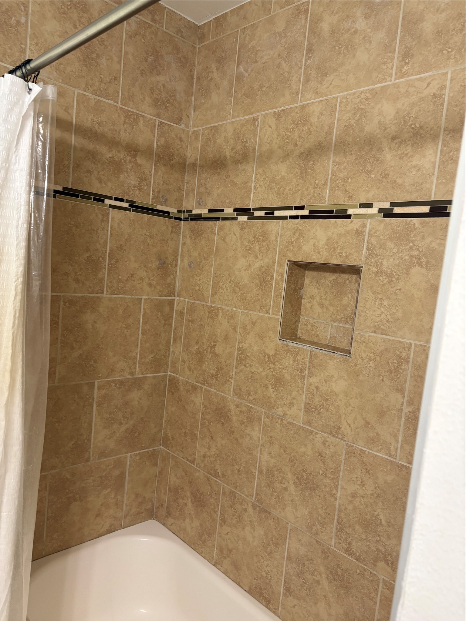 26 Lyncrest Drive Galveston, TX 77550 - Photo 22 of 36 Hall Bathroom