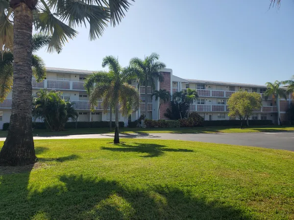 $2,100 | 20 Southeast 13th Street, Unit A6, Boca Raton, FL 33432