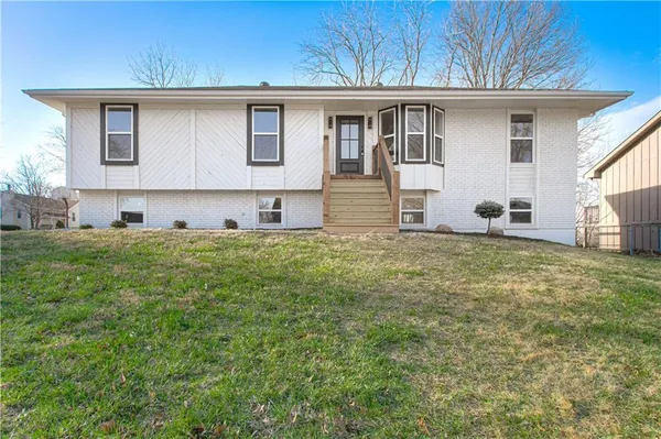 $379,950 | 14401 Northwest 67th Street, Parkville, MO 64152