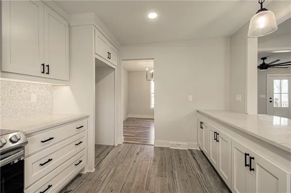 $379,950 | 14401 Northwest 67th Street, Parkville, MO 64152